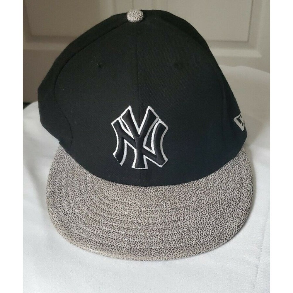 New Era New York Yankees 59 FIFTY Black MLB Baseball Cap Polyurethane Bill 7 3/8